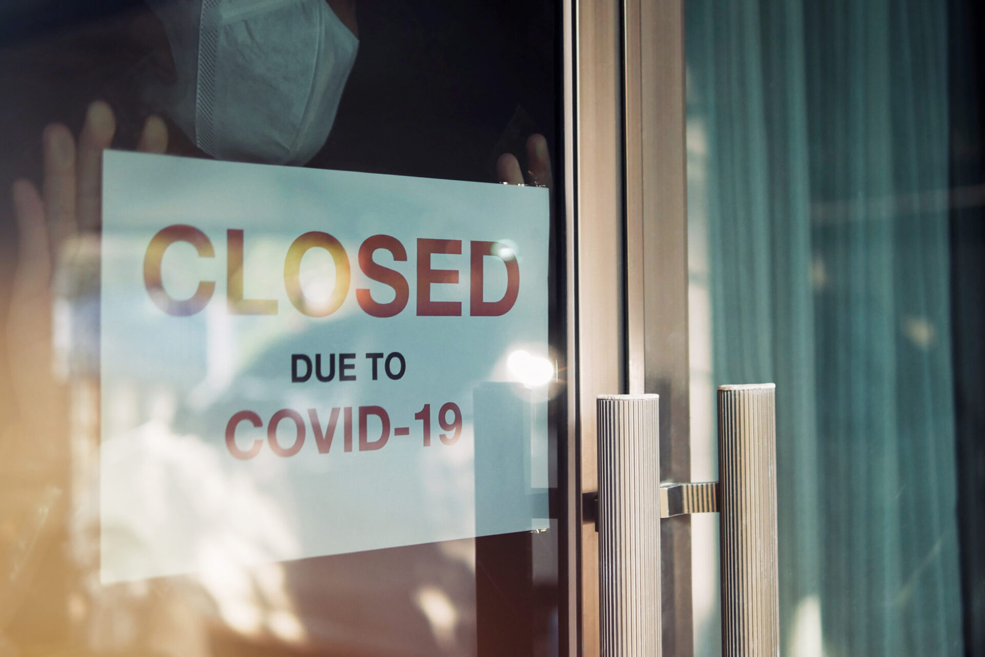 Photo of a shop sign that says 'Closed due to Covid-19'